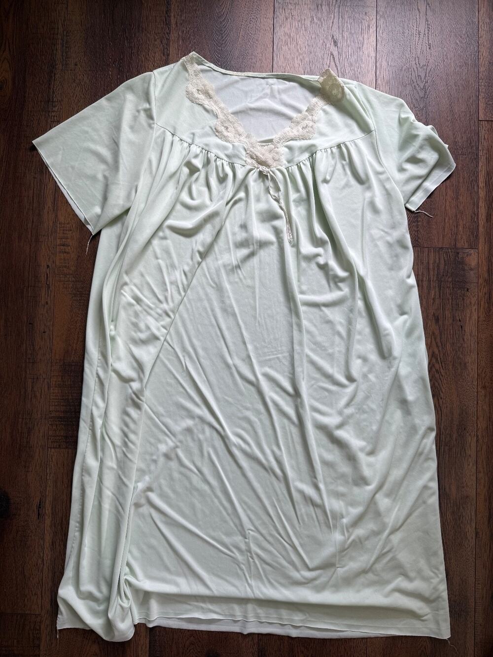 Vintage Heiress Women’s XL Mint Green Lace Trim Nightgown Granny Core